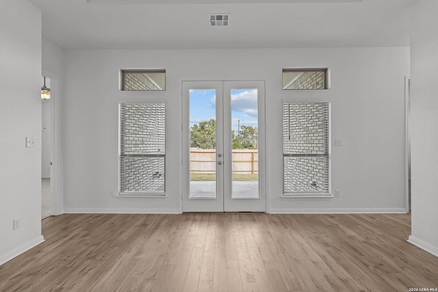 Spacious, unfurnished interior of a new home in Stillwater Ranch, San Antonio (Image 27).