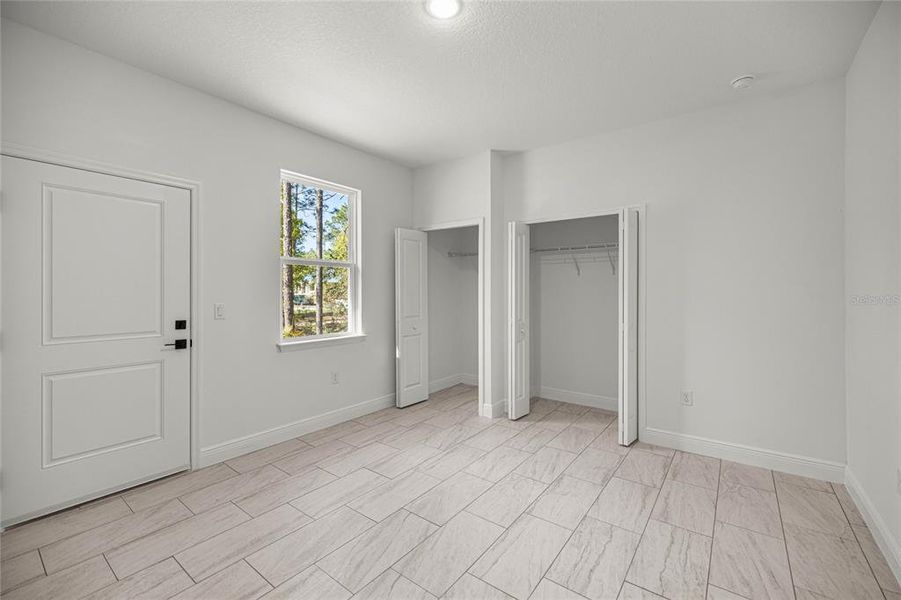 Spacious, unfurnished interior of a new home in , Citrus Springs (Image 18).