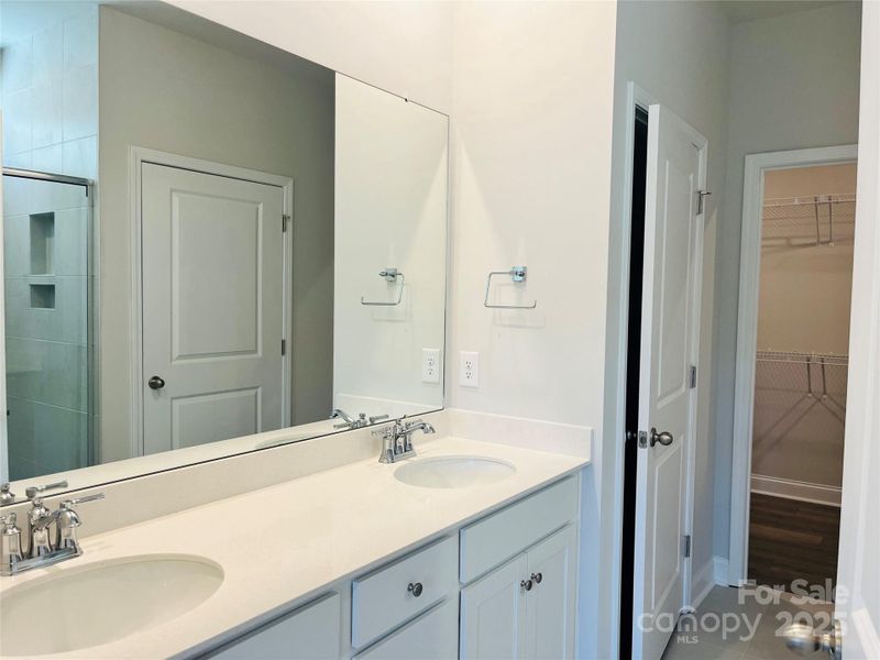 Owners bathroom Owners bathroom