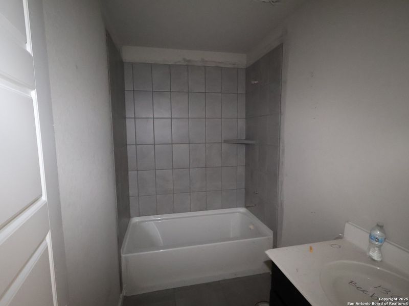 Furnished interior view inside a new home in Winding Brook, San Antonio (Image 8). Furnished interior view inside a new home in Winding Brook, San Antonio (Image 8).