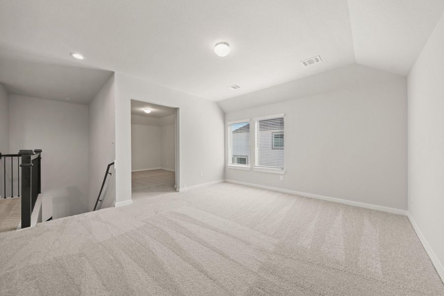 Spacious, unfurnished interior of a new home in Huntington Place, Rosharon (Image 19).