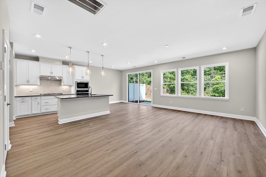 Spacious, unfurnished interior of a new home in Southbridge, Fort Mill (Image 14).
