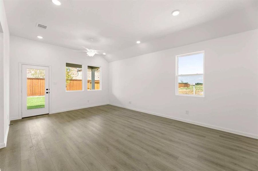 Spacious, unfurnished interior of a new home in Creekview Fossil Ridge, Pilot Point (Image 12). Spacious, unfurnished interior of a new home in Creekview Fossil Ridge, Pilot Point (Image 12).