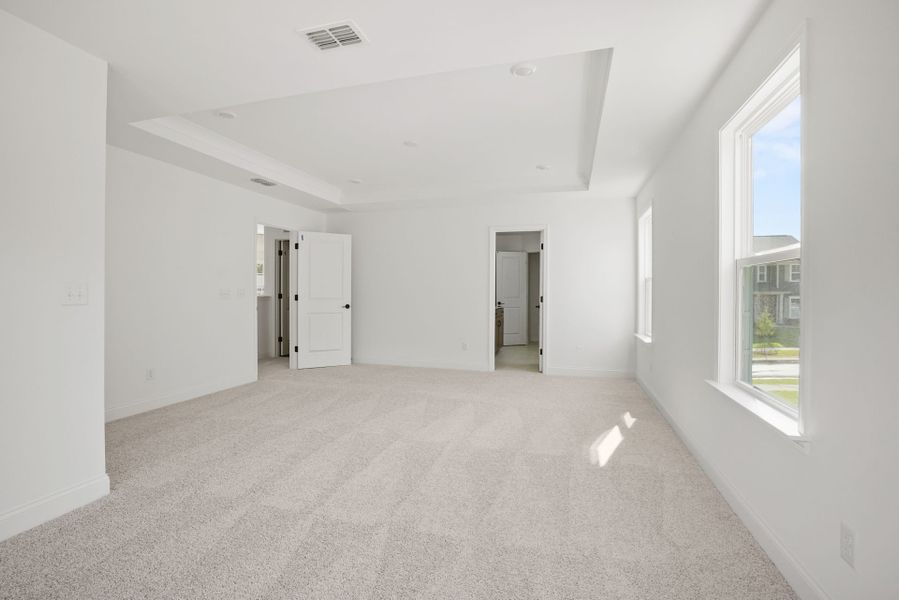 Spacious, unfurnished interior of a new home in Forest Creek, Waxhaw (Image 23).