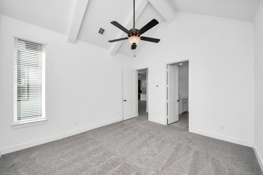 Spacious, unfurnished interior of a new home in Beacon Point, Texas City (Image 40).