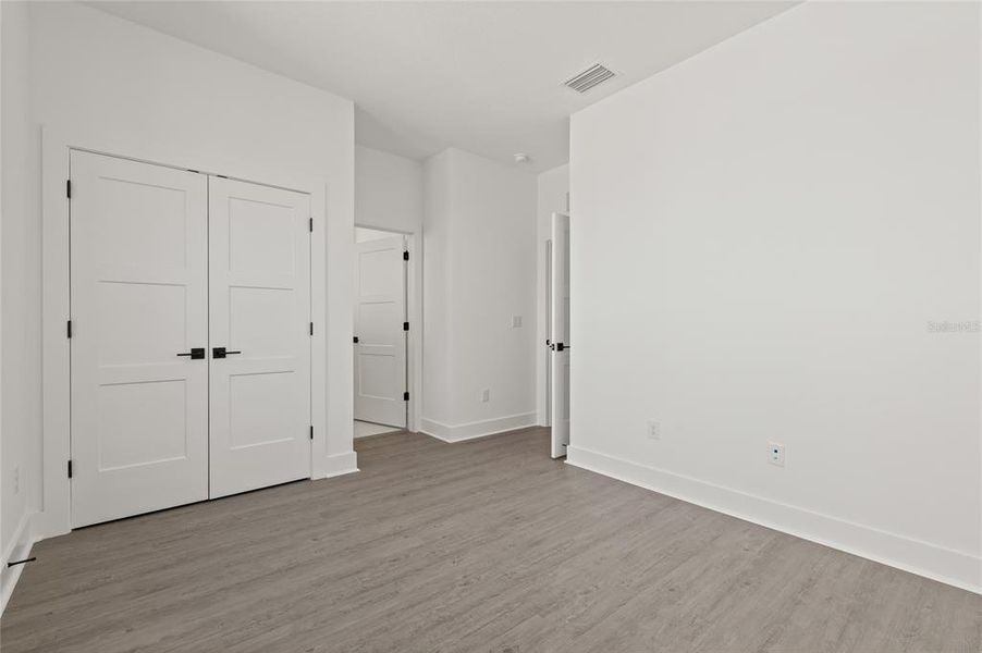 Spacious, unfurnished interior of a new home in Alante, St. Petersburg (Image 38).