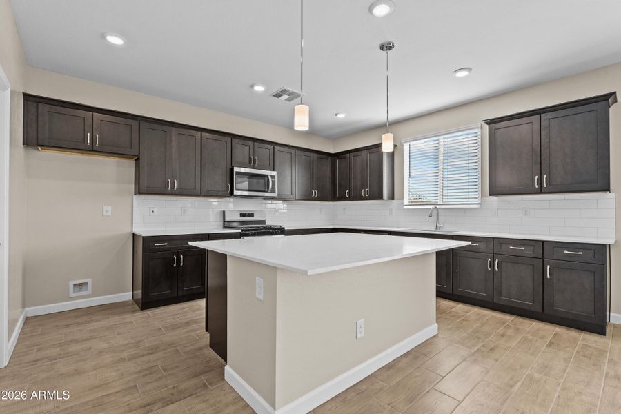 16805 W Cavedale Dr-05