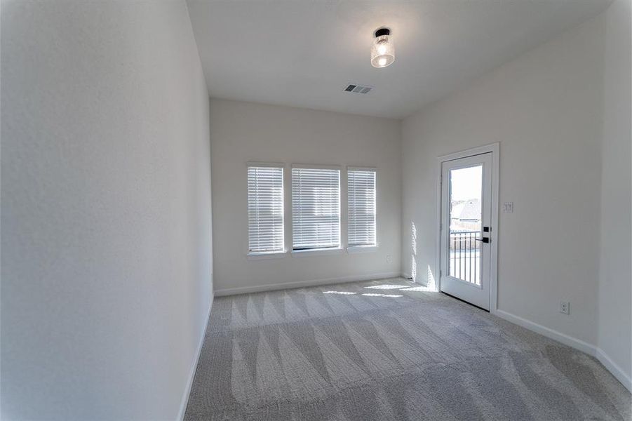 Spacious, unfurnished interior of a new home in Sonoma Verde, Rockwall (Image 20).
