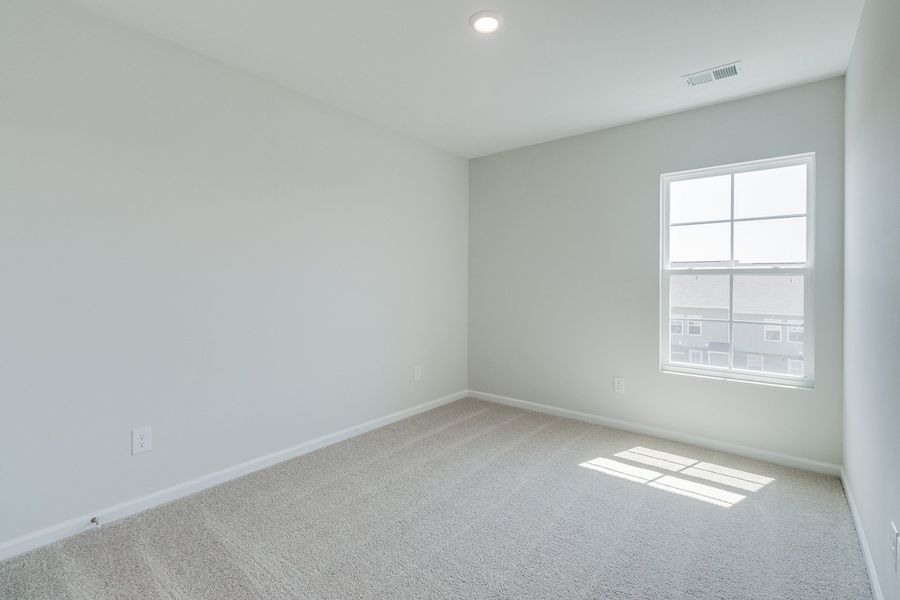 Spacious, unfurnished interior of a new home in Astoria, Columbia (Image 25).
