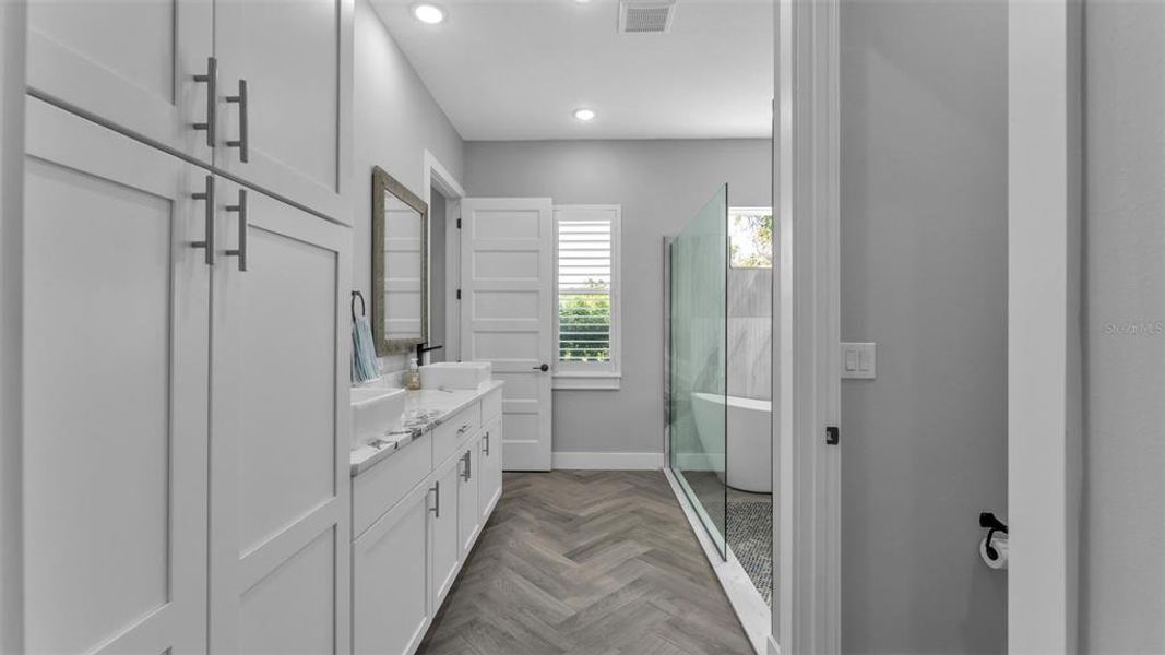 Furnished interior view inside a new home in , Winter Haven (Image 25).