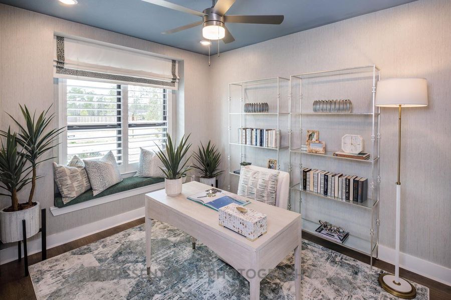 Furnished interior view inside a new home in Riceland: 50ft. lots, Mont Belvieu (Image 19).