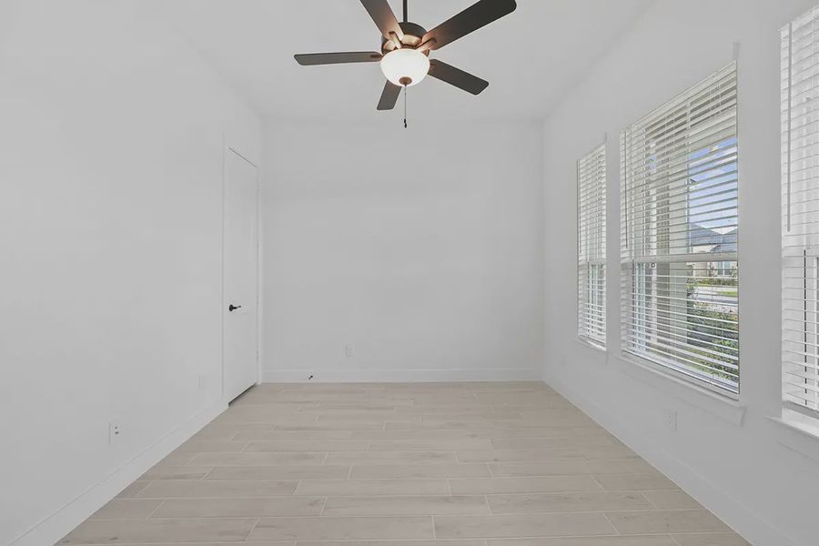 Spacious, unfurnished interior of a new home in Grange, Katy (Image 16).