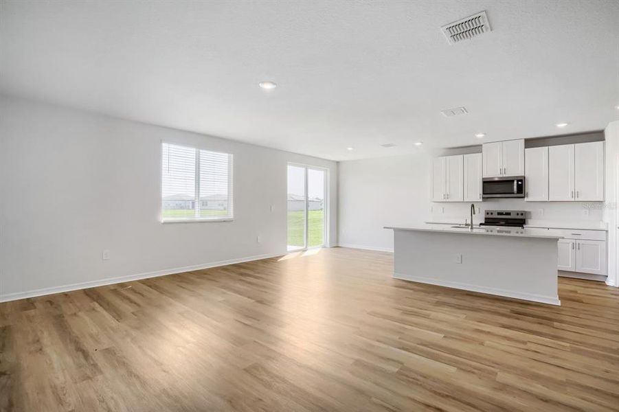 Spacious, unfurnished interior of a new home in Salt Meadows - Classic Series, Parrish (Image 24).