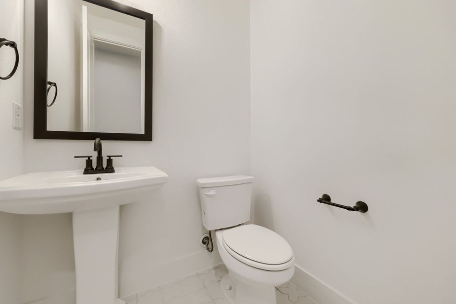 1813 Flowerfield - Powder Bathroom