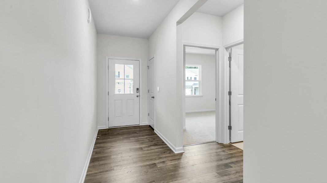 Spacious, unfurnished interior of a new home in Forest Creek, Winston-Salem (Image 10).