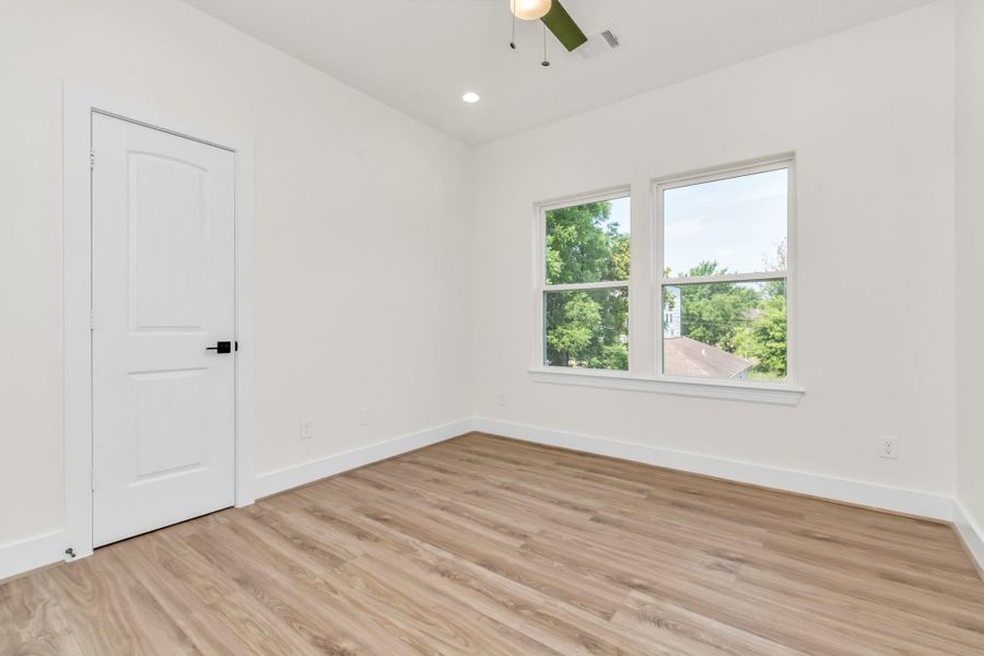 Spacious, unfurnished interior of a new home in , Houston (Image 28).