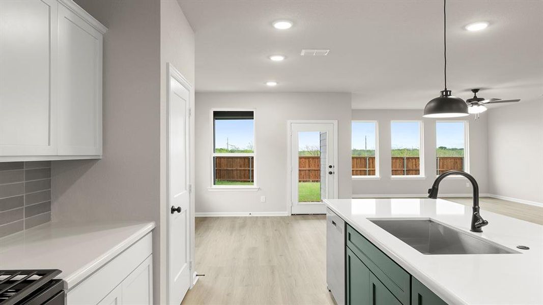 11. 3131 Duck Heights - Kitchen (4)