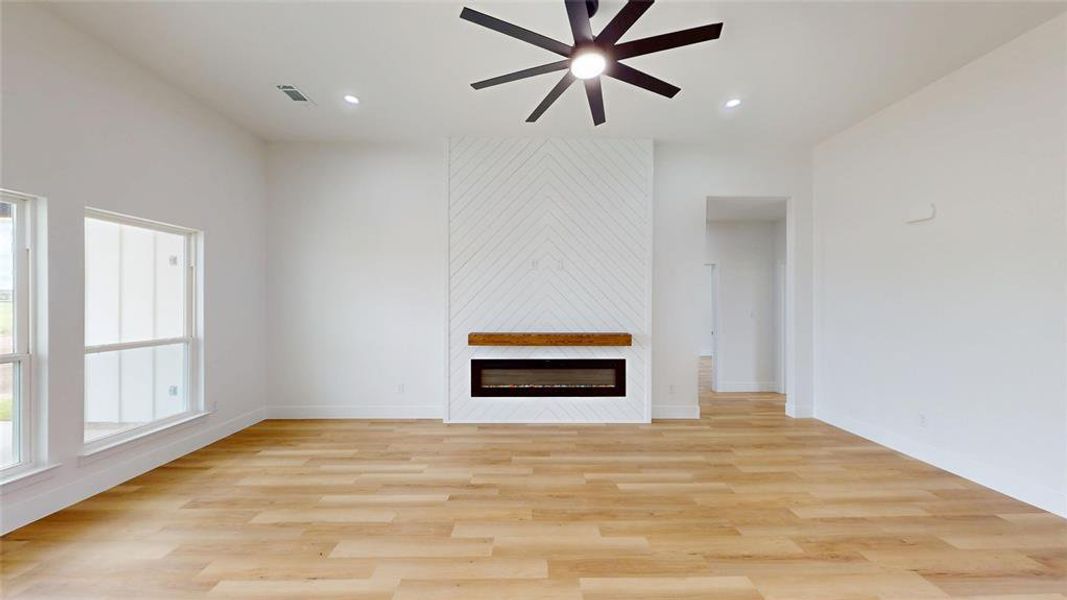 Spacious, unfurnished interior of a new home in , Greenville (Image 24).