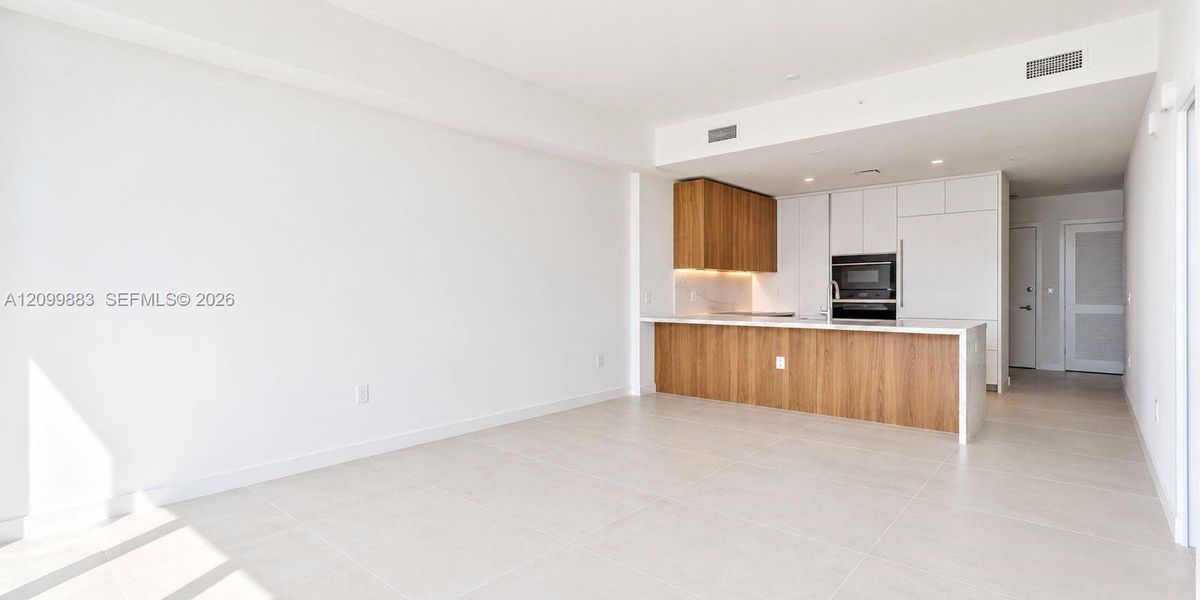 Spacious, unfurnished interior of a new home in , Miami (Image 13).