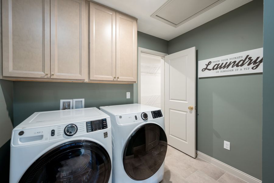 Representative furnished interior of a home built from the Avery by Fischer Homes in Twin Lakes, Hoschton (Image 42).