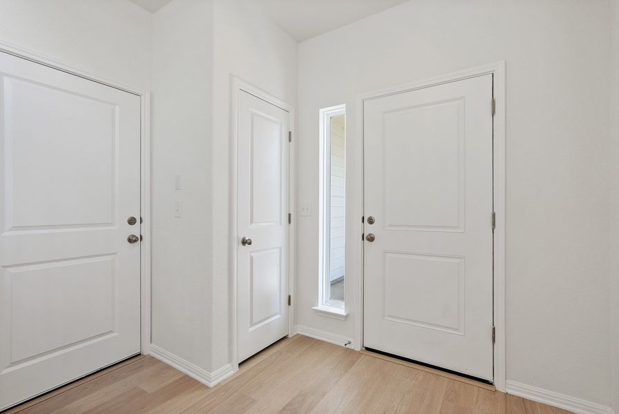 Spacious, unfurnished interior of a new home in Porter Country, Buda (Image 18).