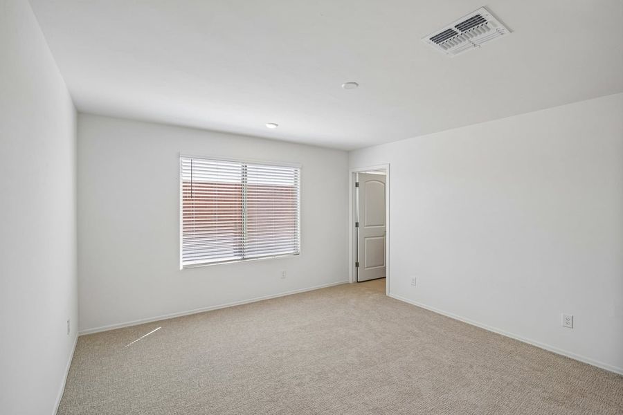 Spacious, unfurnished interior of a new home in Mandarina Reserve, Marana (Image 15).