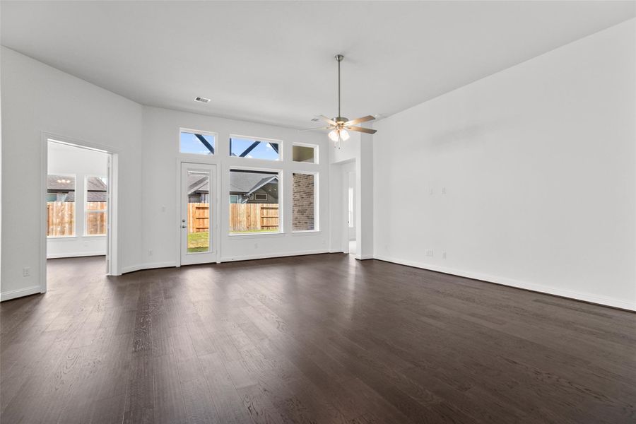 Spacious, unfurnished interior of a new home in Brookewater, Rosenberg (Image 21).