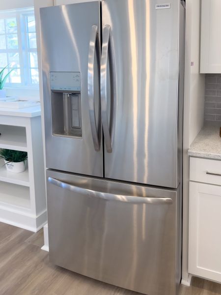 Representative interior finishes for a home built from the Wayside by Bill Clark Homes in The Sanctuary at Sunset Beach, Sunset Beach (Image 20).