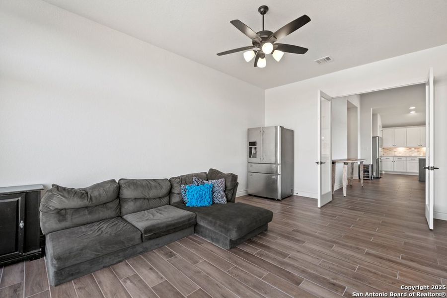 Furnished interior view inside a new home in La Cima 60', San Marcos (Image 22).