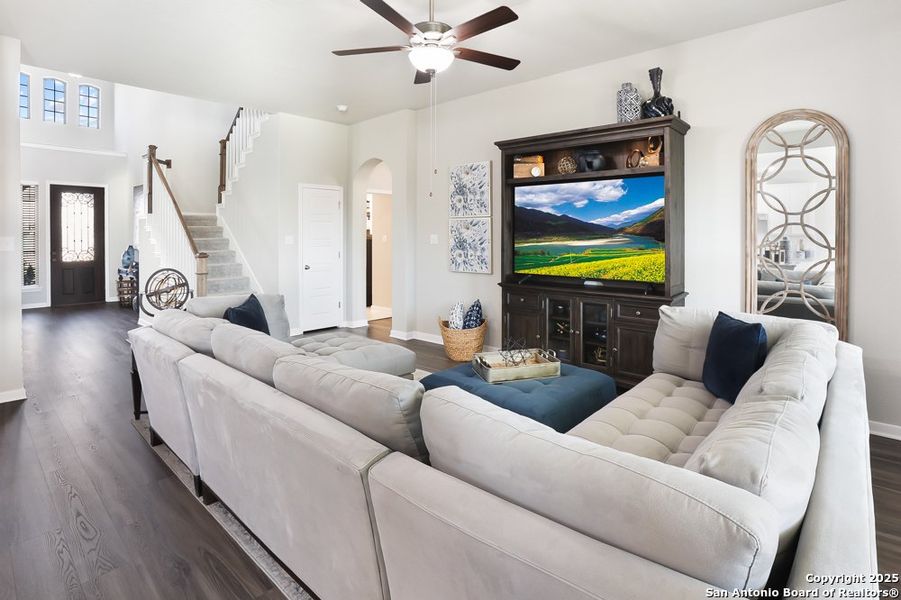 Furnished interior view inside a new home in Buffalo Crossing, Cibolo (Image 8). Furnished interior view inside a new home in Buffalo Crossing, Cibolo (Image 8).