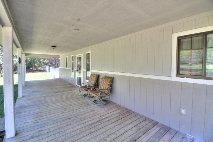 Exterior details and patio area of a home in , Lufkin (Image 10).