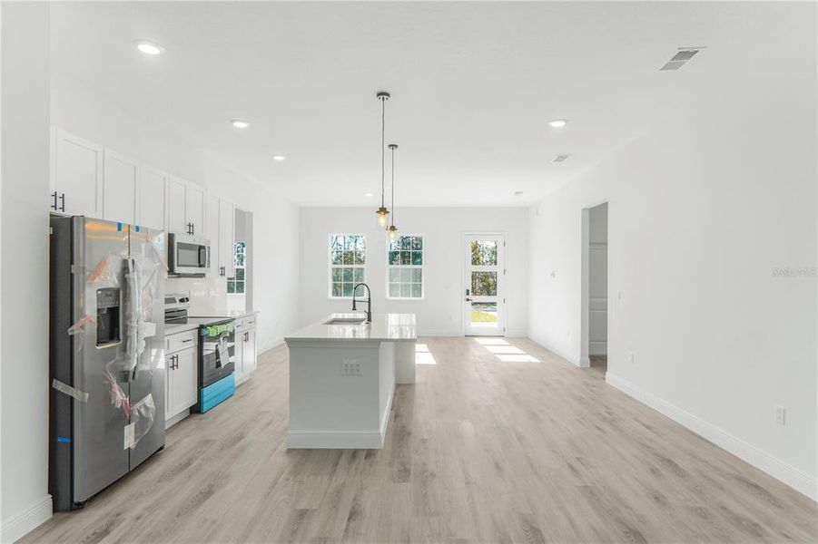 Furnished interior view inside a new home in , Dunnellon (Image 13).