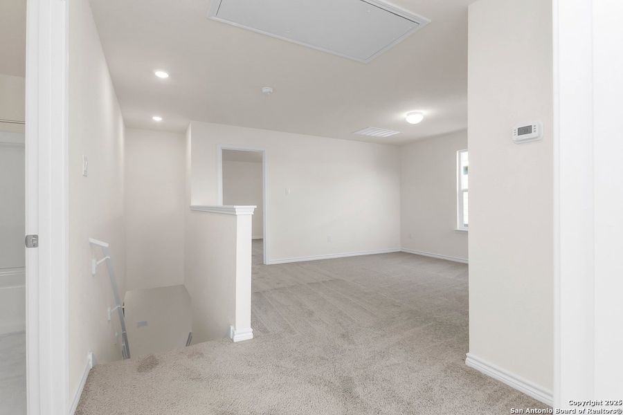 Spacious, unfurnished interior of a new home in Spanish Trails Villas, San Antonio (Image 10).