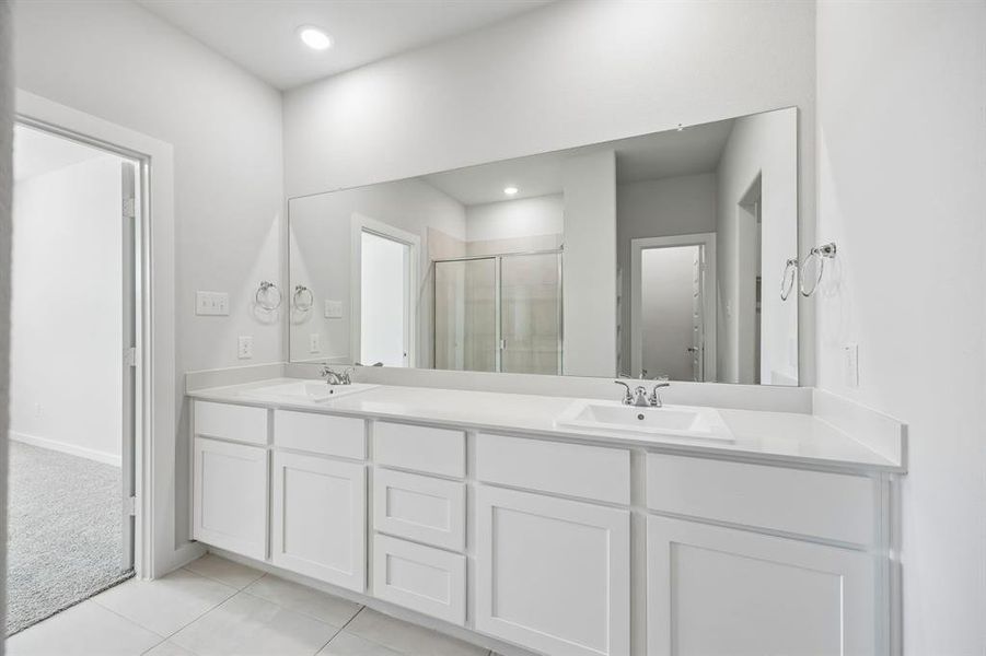 Primary Bathroom in the Mesquite home plan by Trophy Signature Homes – REPRESENTATIVE PHOTO Primary Bathroom in the Mesquite home plan by Trophy Signature Homes – REPRESENTATIVE PHOTO