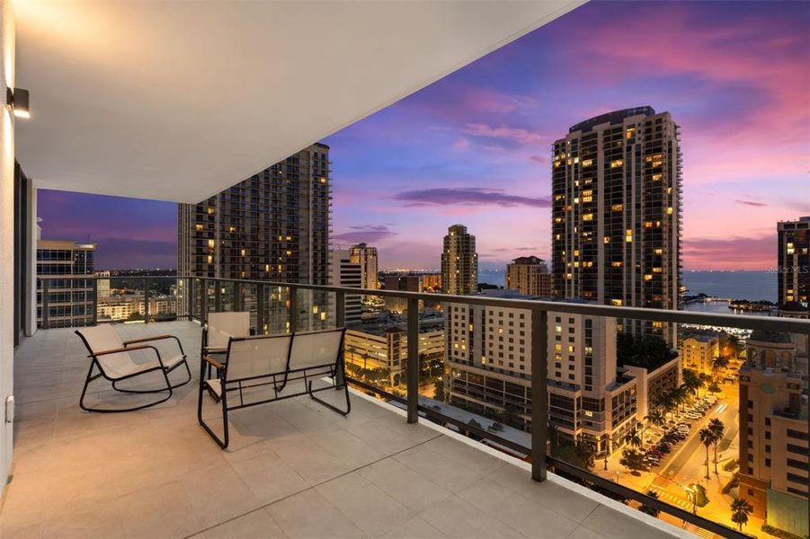 Condo located in St. Petersburg, FL showcasing its design and architecture (Image 26). Condo located in St. Petersburg, FL showcasing its design and architecture (Image 26).