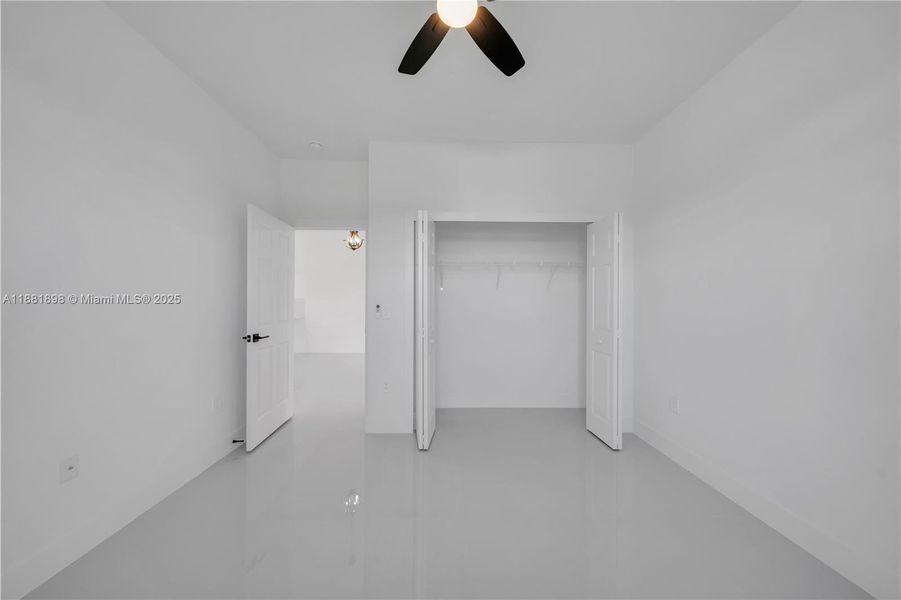 Spacious, unfurnished interior of a new home in , Lehigh Acres (Image 27).
