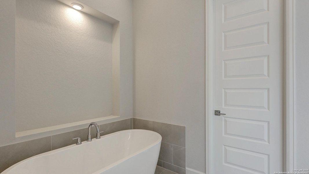 Furnished interior view inside a new home in Haby Hill 60', San Antonio (Image 12).