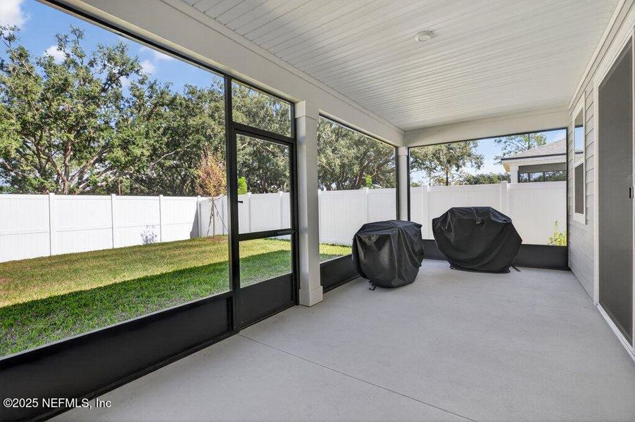 Exterior details and patio area of a home in Sandridge Hills, Green Cove Springs (Image 3).