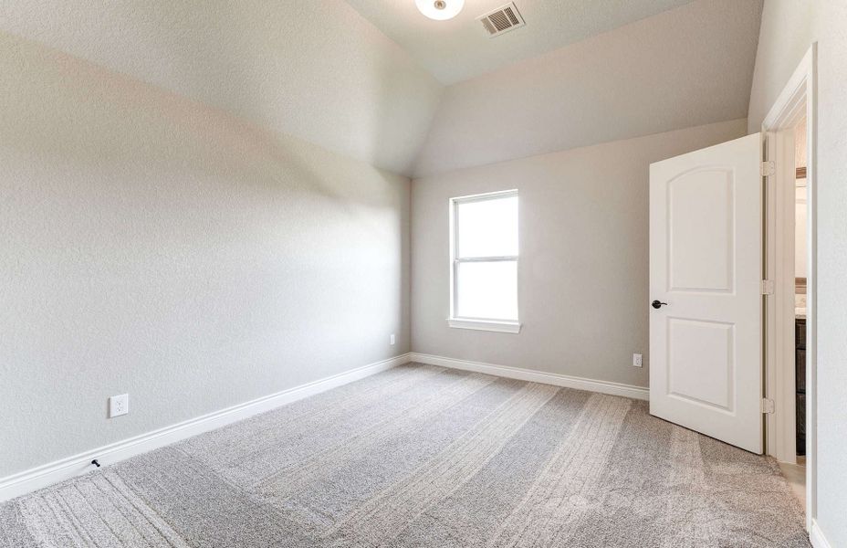 Representative unfurnished interior of a home built from the 4590 by Ravenna Homes in Artavia 70′, Conroe (Image 36).