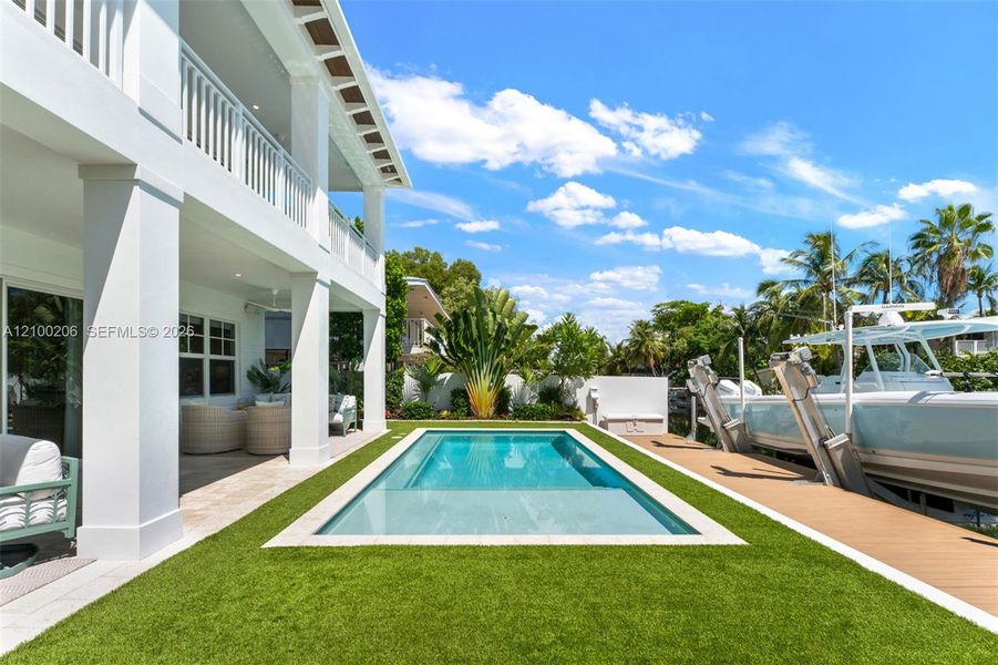 Exterior details and patio area of a home in , Tavernier (Image 40).