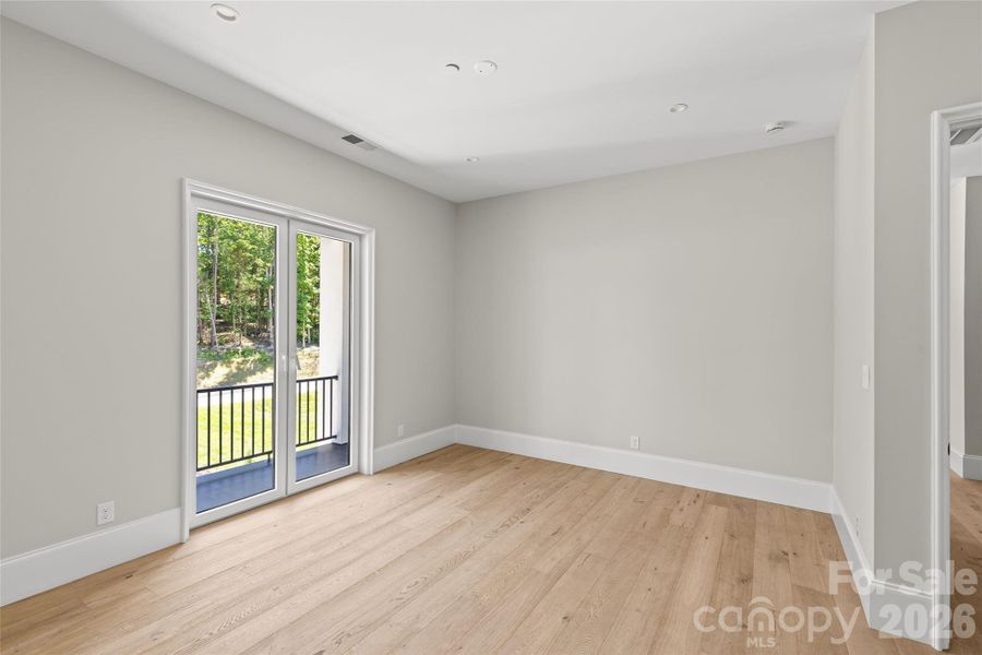 Spacious, unfurnished interior of a new home in , Davidson (Image 34).