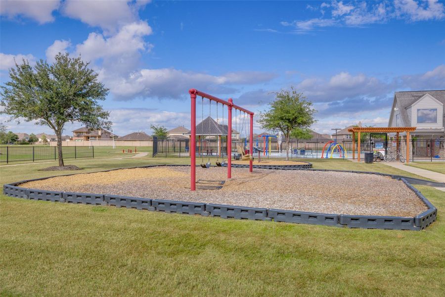 Community amenities in Canterra Creek: Richmond Collection, Rosharon (Image 22).