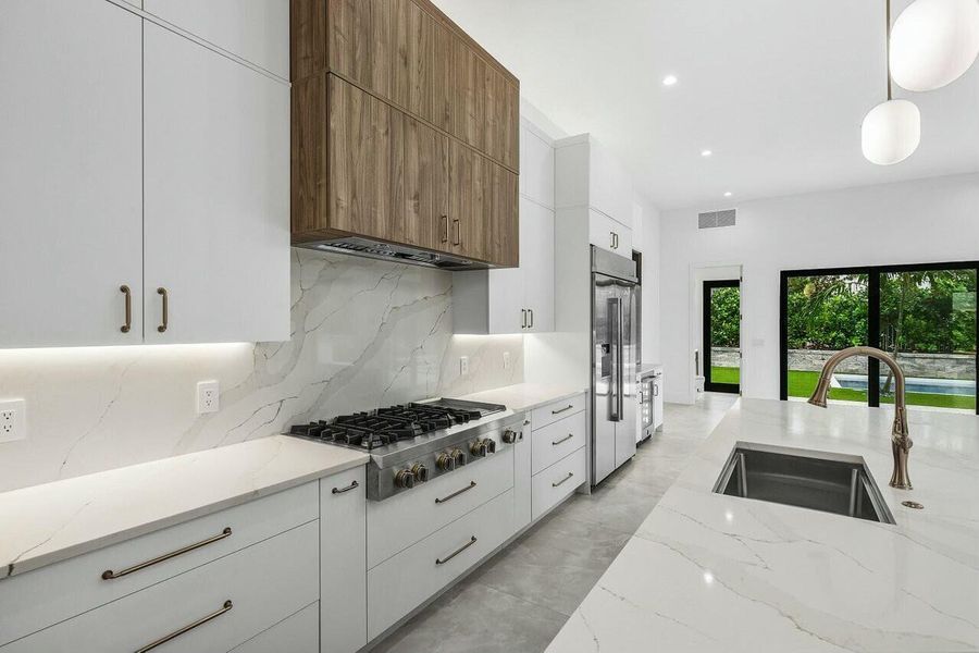 KITCHEN KITCHEN