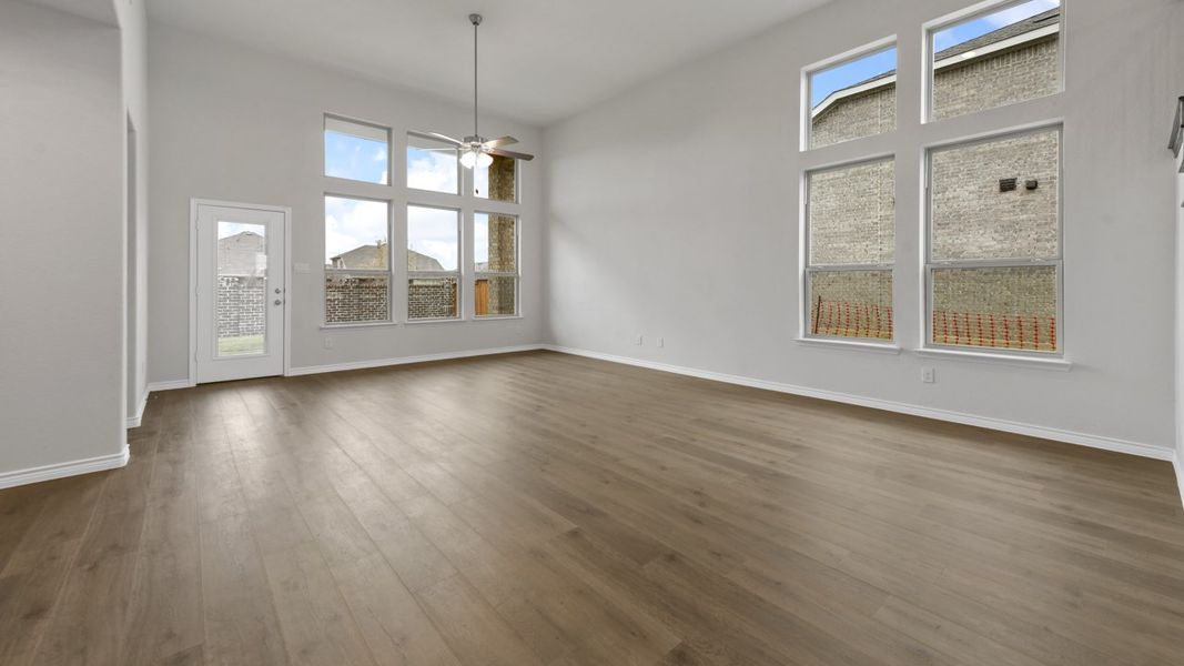 Spacious, unfurnished interior of a new home in Liberty Crossing, Royse City (Image 9).