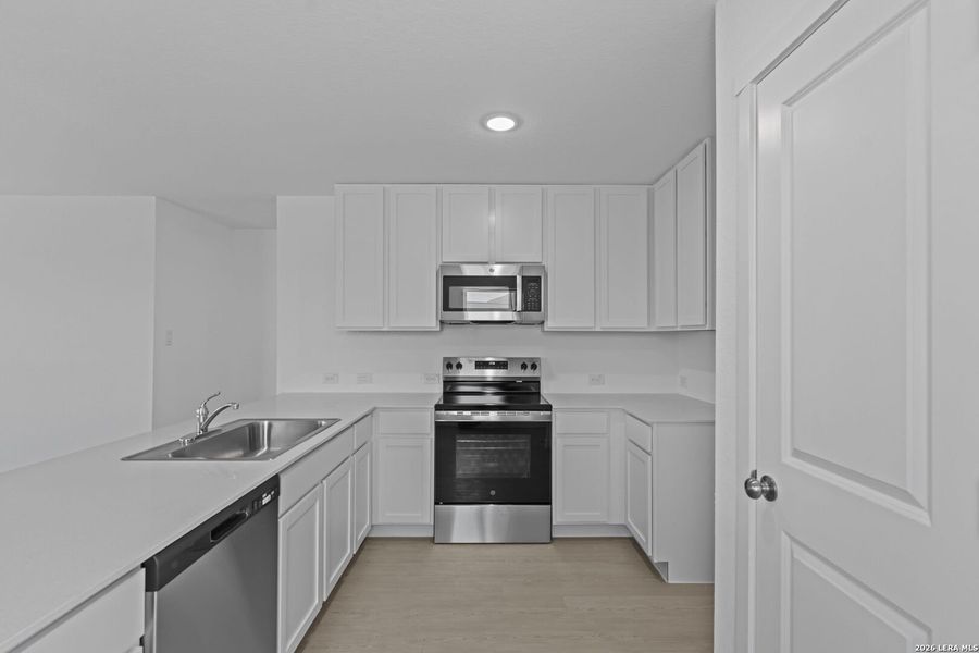 Furnished interior view inside a new home in Guadalupe Ridge, New Braunfels (Image 8).