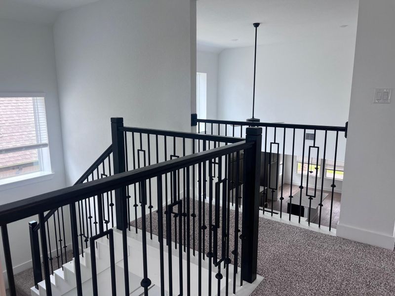 Spacious, unfurnished interior of a new home in Wood Leaf Reserve, Tomball (Image 10).