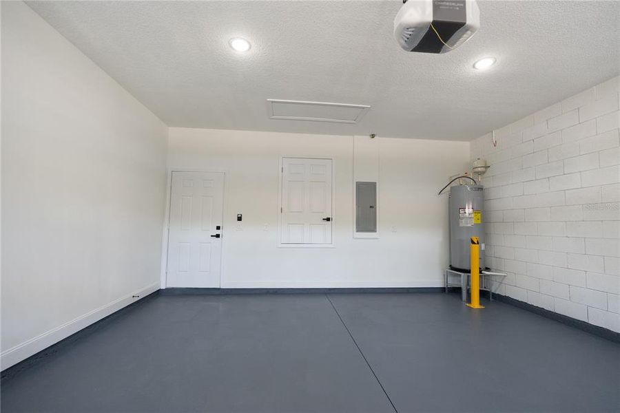 Spacious, unfurnished interior of a new home in , Apopka (Image 28).