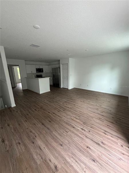 Spacious, unfurnished interior of a new home in , Bradenton (Image 7).