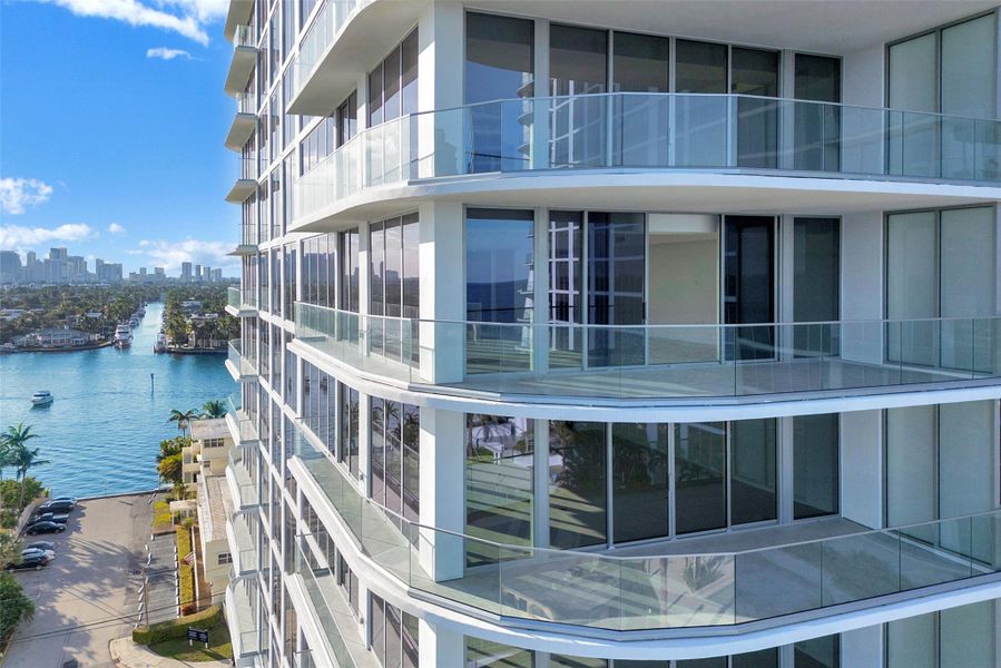 Condo located in Fort Lauderdale, FL showcasing its design and architecture (Image 41).