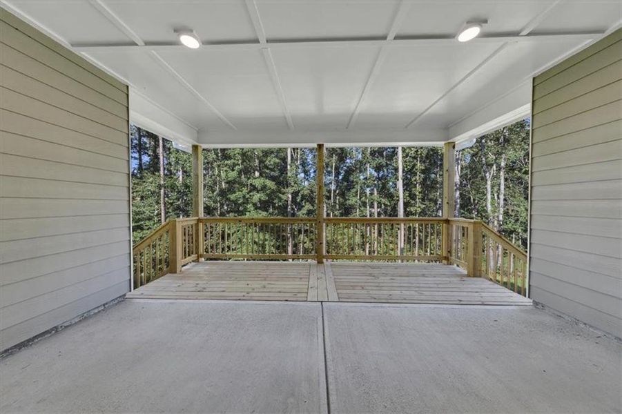 Exterior details and patio area of a home in Tuscany Hills, Douglasville (Image 3).